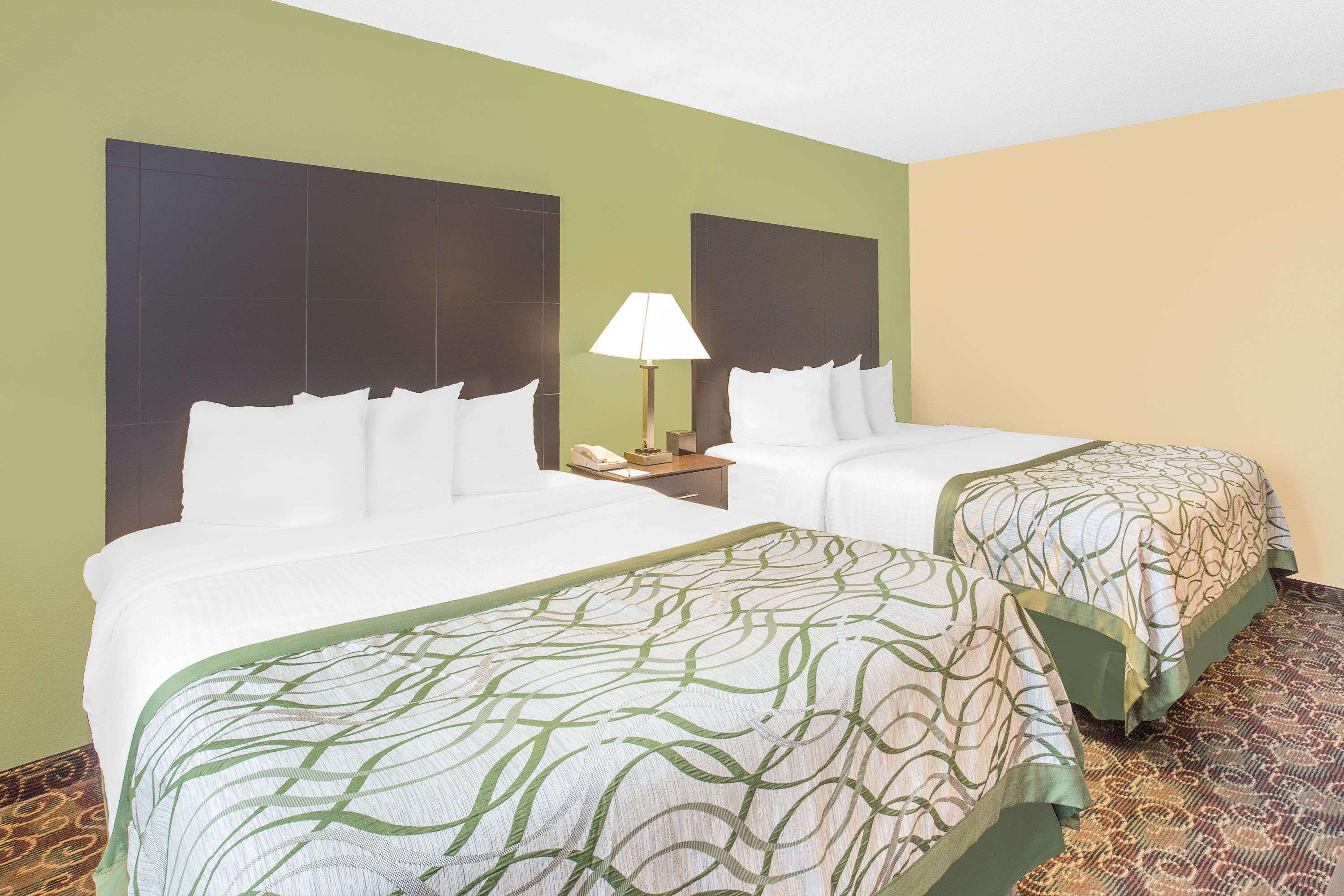 Baymont By Wyndham Holland Hotell Eksteriør bilde