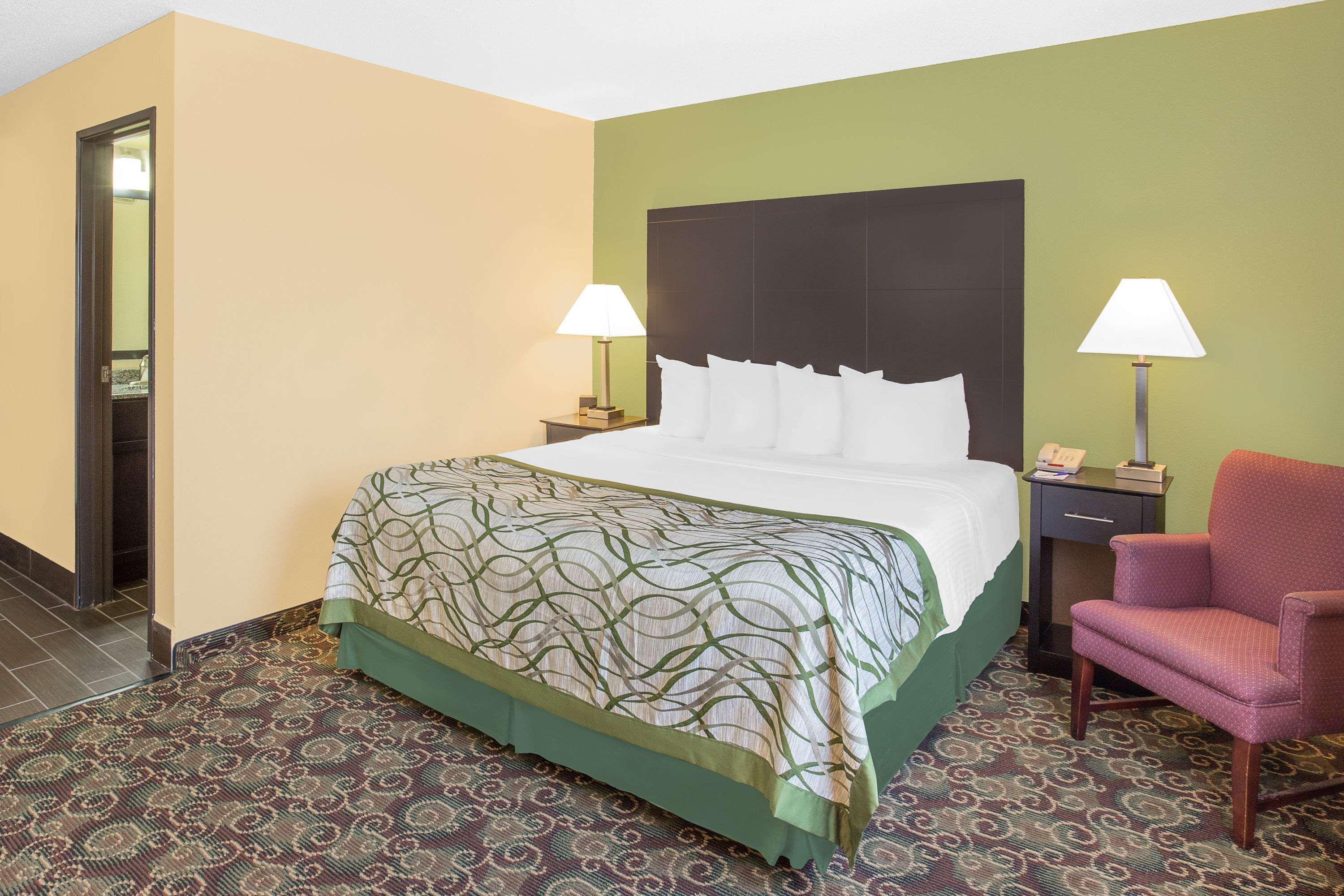 Baymont By Wyndham Holland Hotell Eksteriør bilde
